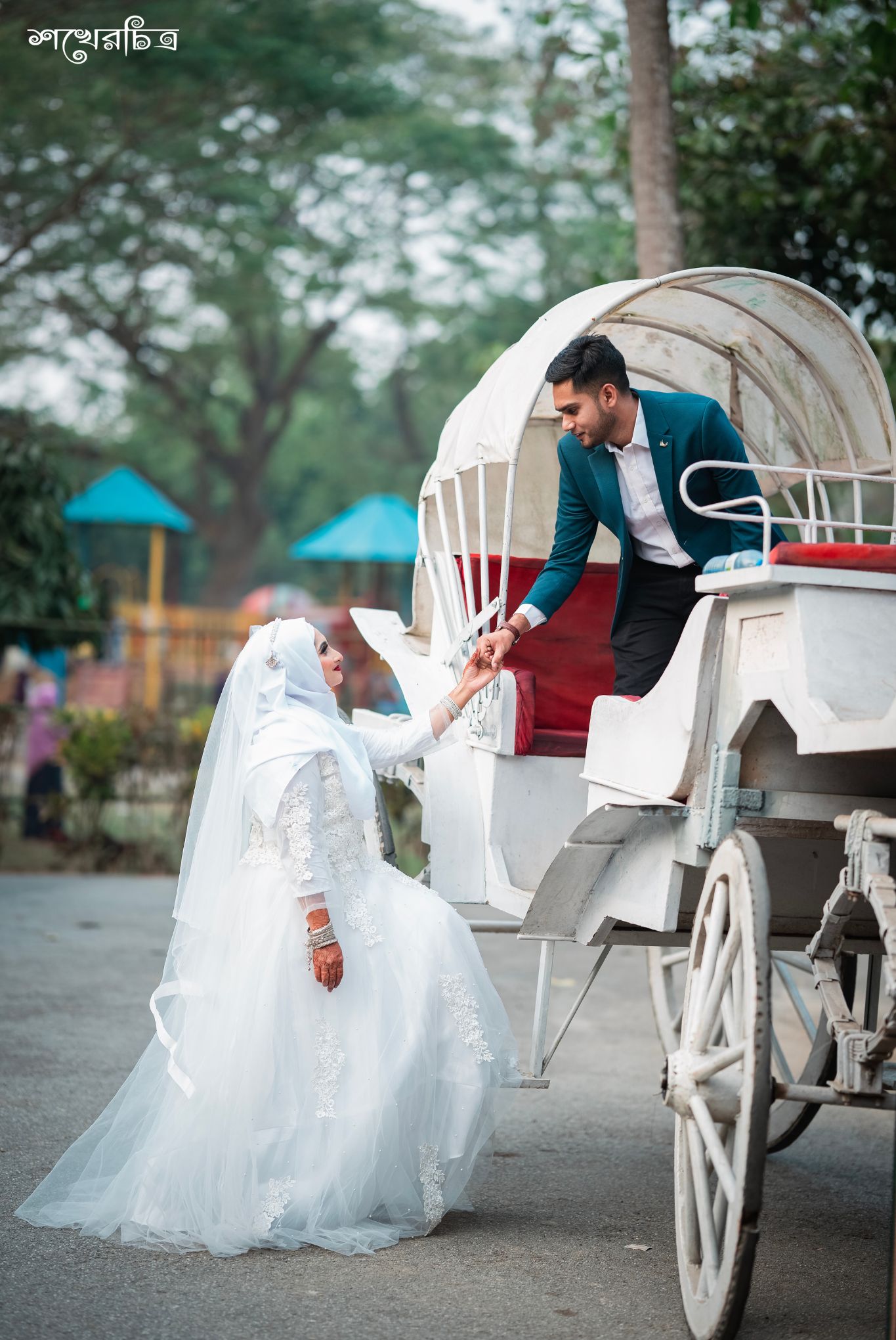outdoor wedding couple
